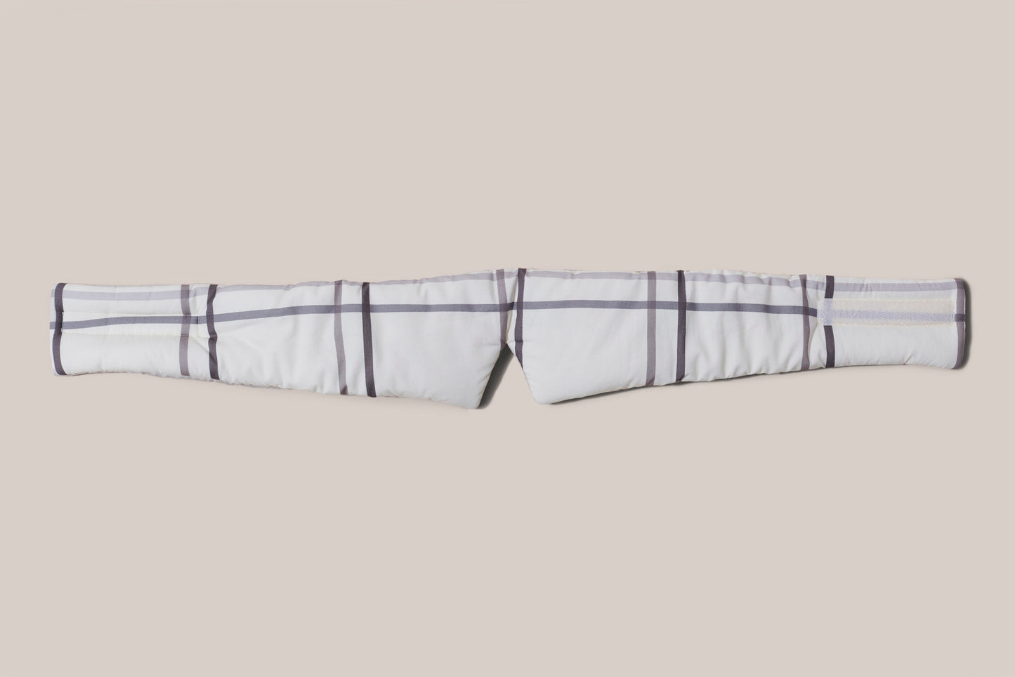 TONIC Noise Muffling Eye Mask in Silver Linings. Clinician-approved blackout sleep mask with deep padded design for full eye, face and ear coverage. Promotes uninterrupted, restorative rest and reduces stress in hospital wards. Made from soft, breathable fabric for comfort and healing during recovery.